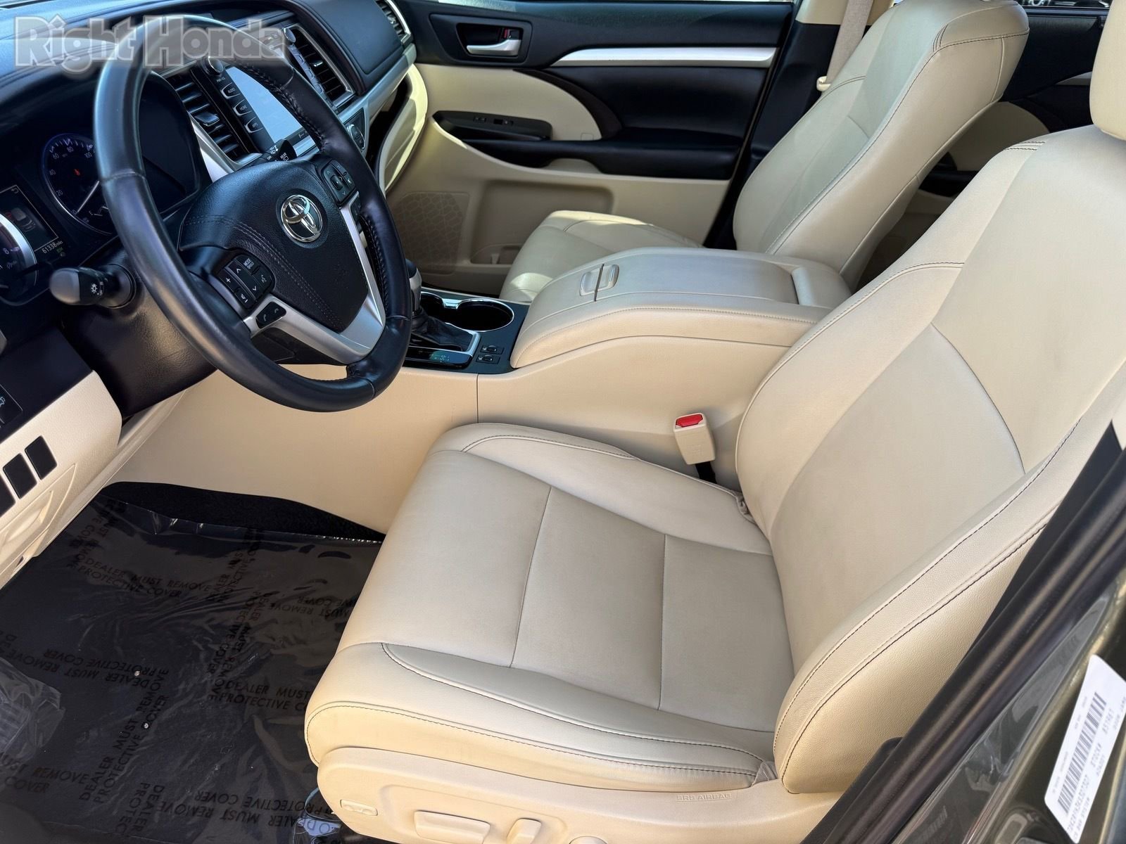 Used 2019 Toyota Highlander XLE FWD image 13