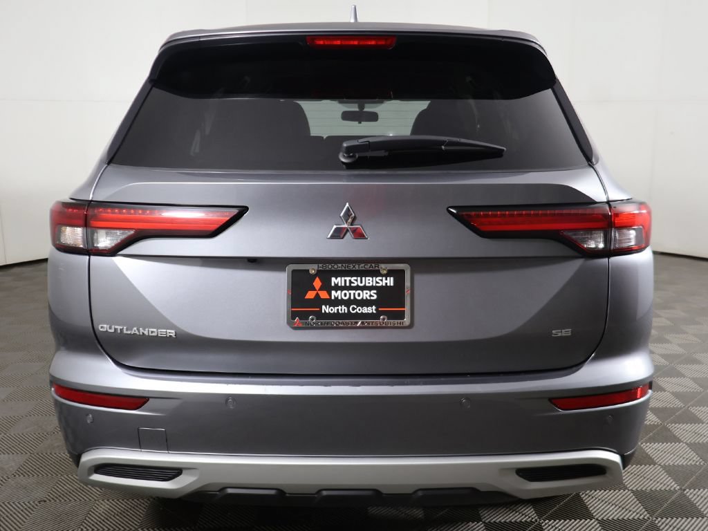 Used 2024 Mitsubishi Outlander SE Black Edition FWD image 13
