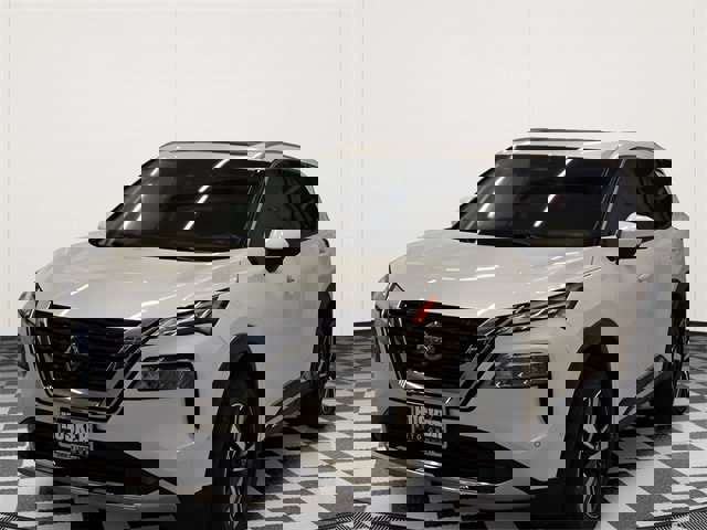 Used 2021 Nissan Rogue Platinum image 5