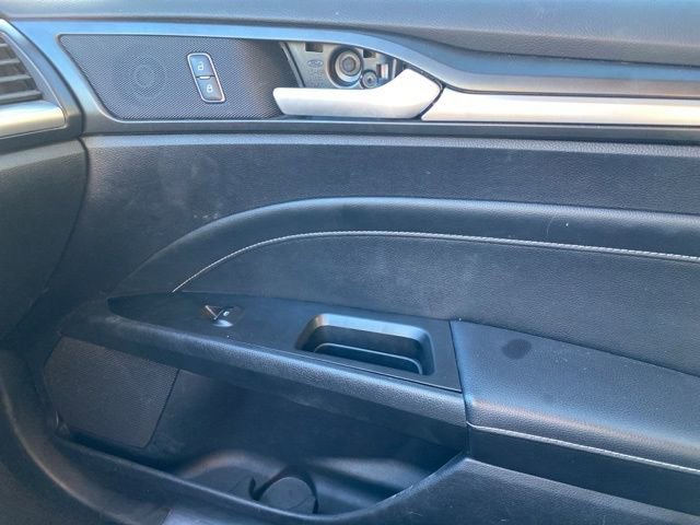 Used 2019 Ford Fusion Titanium image 21
