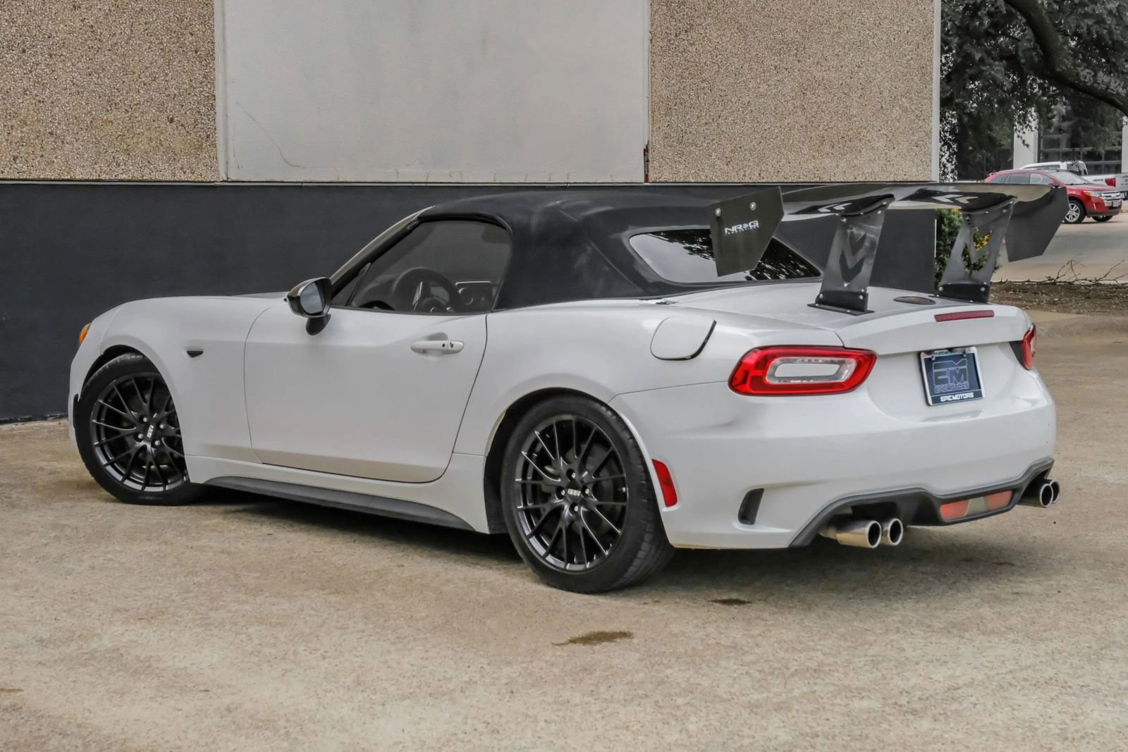Used 2017 FIAT 124 Spider RWD image 9