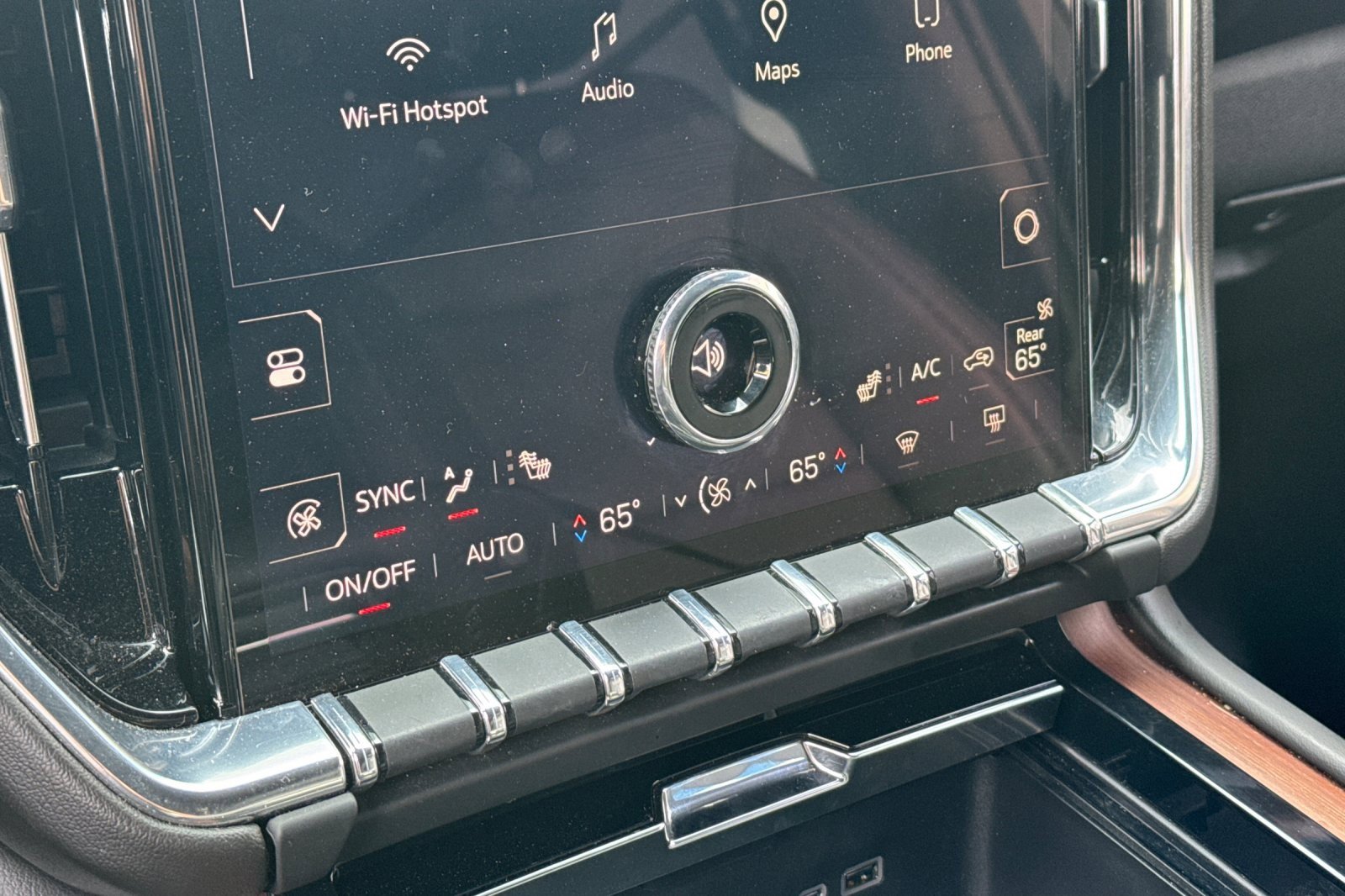 Used 2025 GMC Yukon Denali image 30