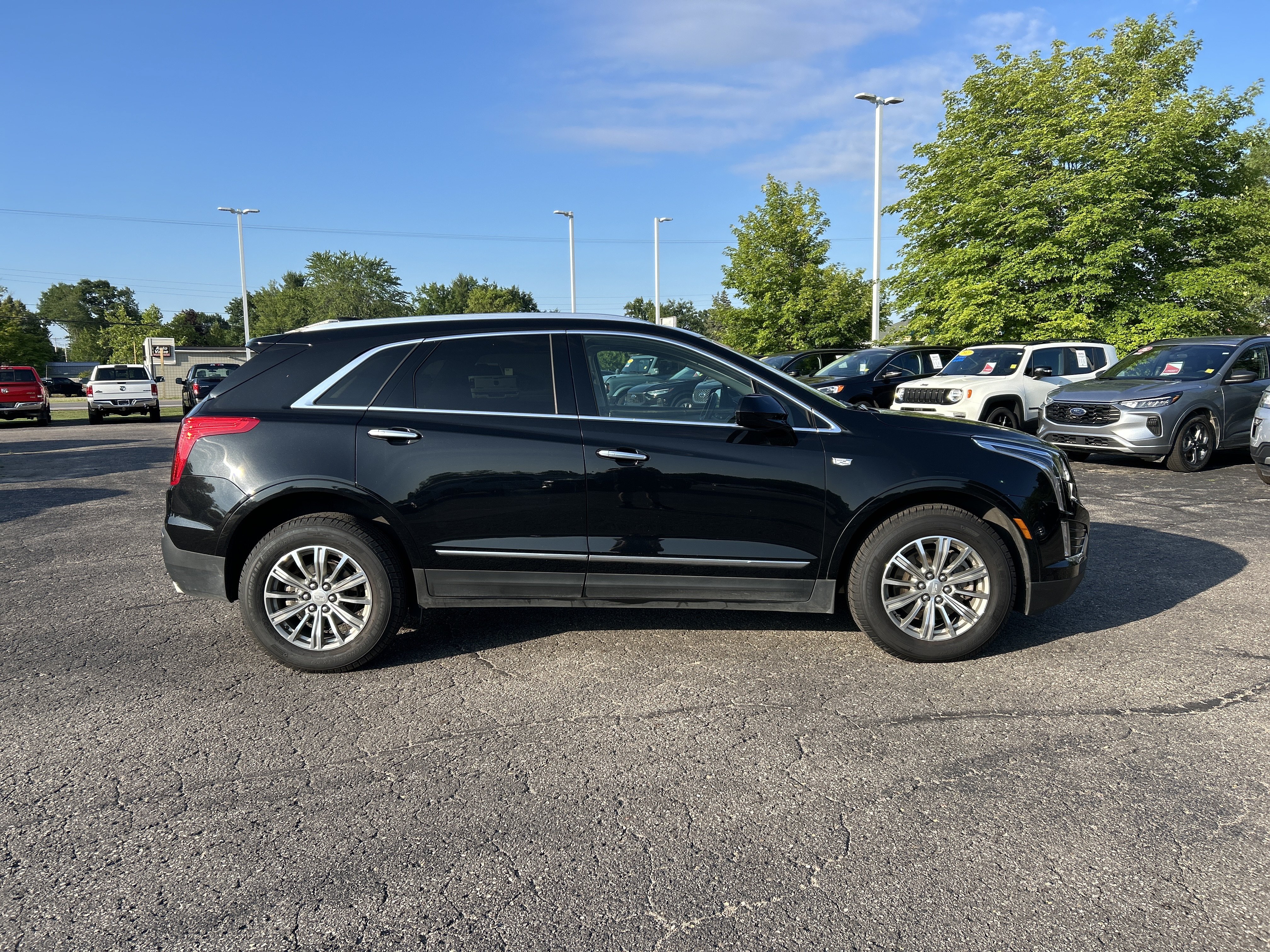 Used 2018 Cadillac XT5 Luxury w/ Driver Awareness Package AWD/4WD image 2