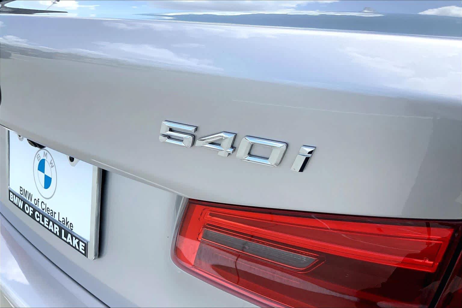 Used 2019 BMW 540i w/ M Sport Package RWD image 9