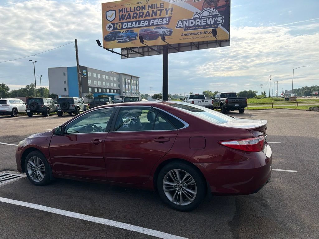 Used 2016 Toyota Camry SE FWD image 2