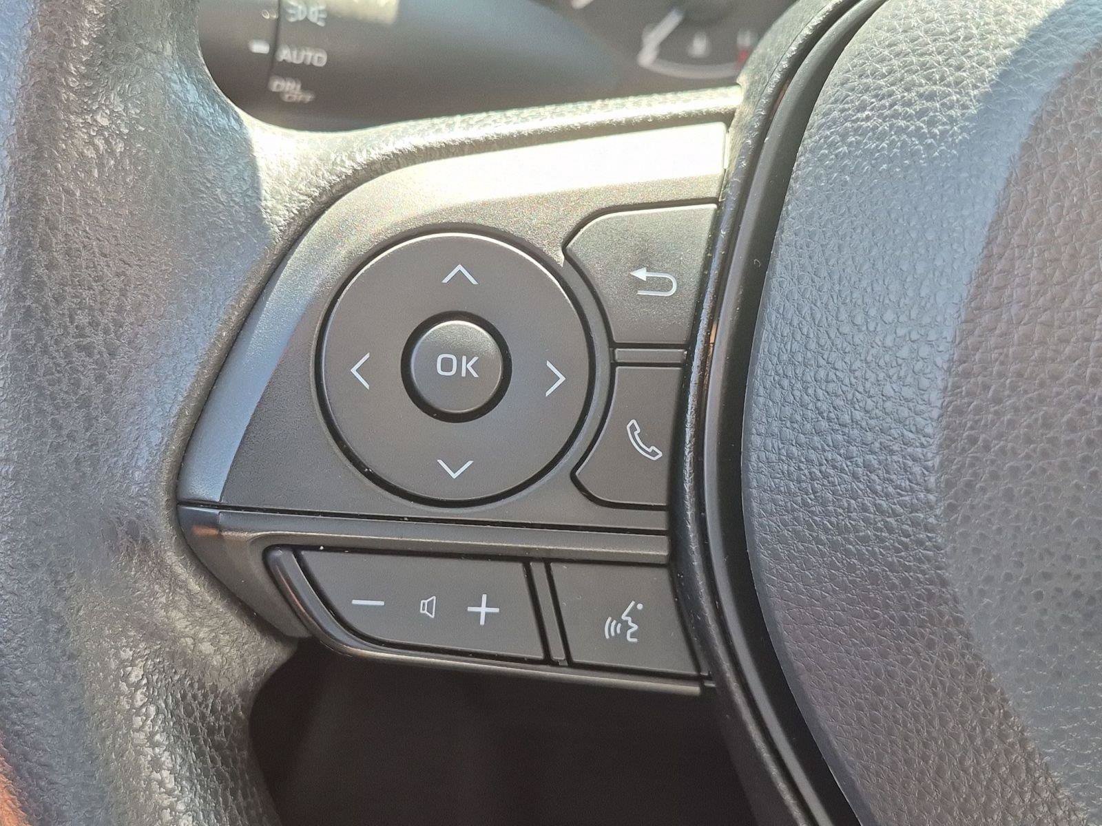 Used 2022 Toyota Corolla LE FWD image 25