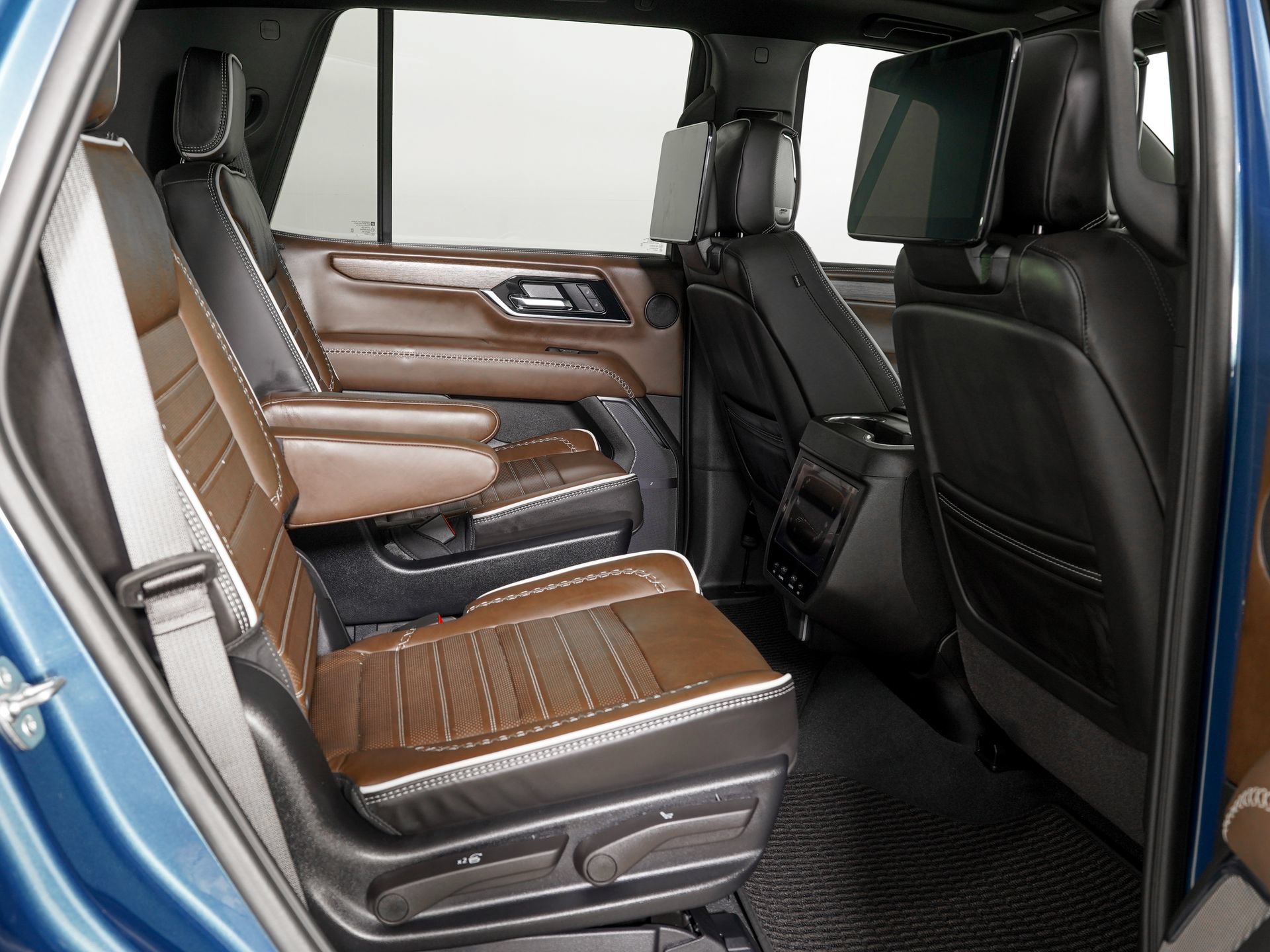 Used 2026 GMC Yukon Denali Ultimate AWD/4WD image 10