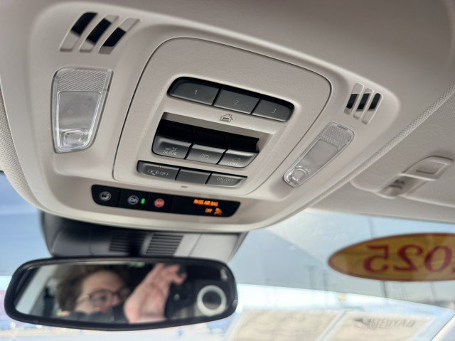 Used 2025 Buick Envision Sport Touring image 21