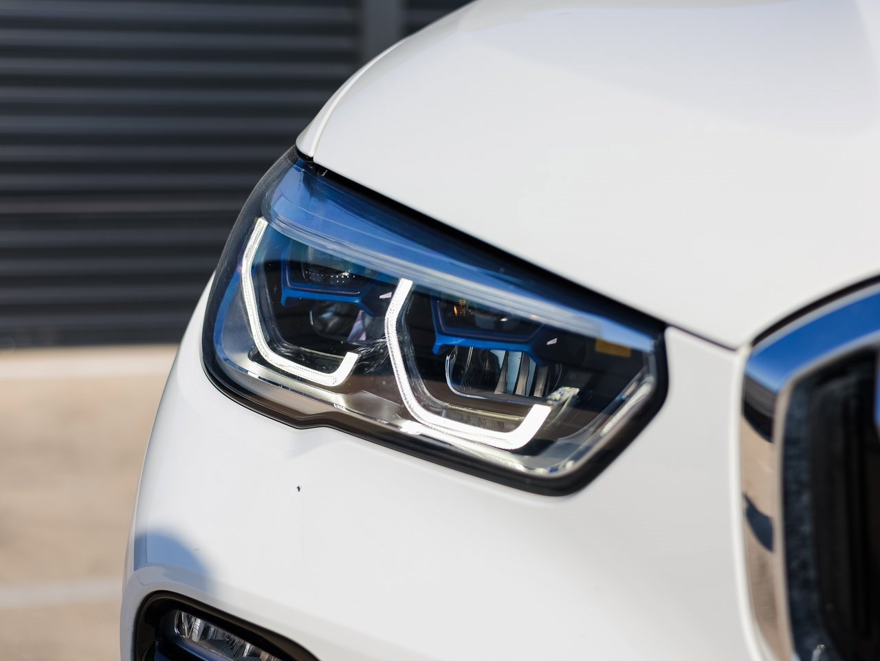 Used 2021 BMW X5 xDrive40i w/ M Sport Package image 13