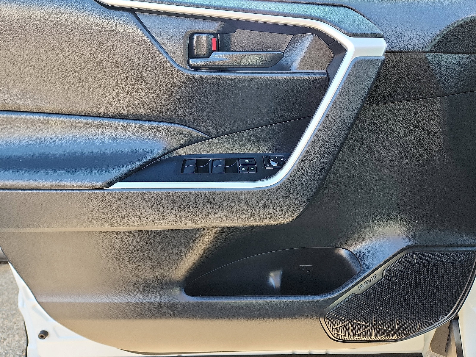 Used 2023 Toyota RAV4 LE image 12