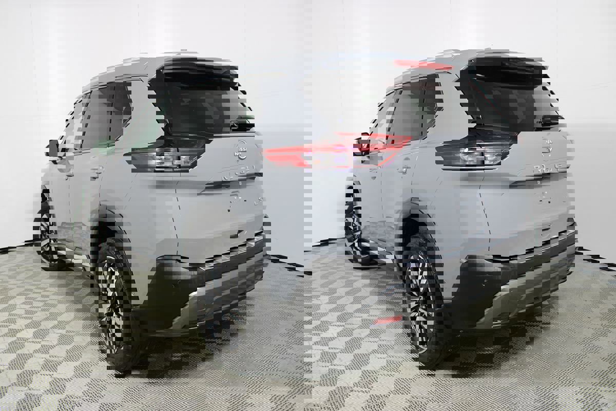 Used 2023 Nissan Rogue SL w/ SL Premium Package image 36