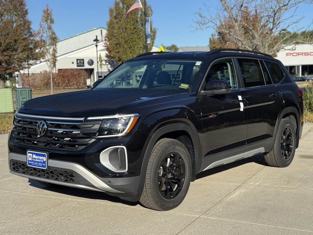 New 2025 Volkswagen Atlas Peak Edition SE image 4