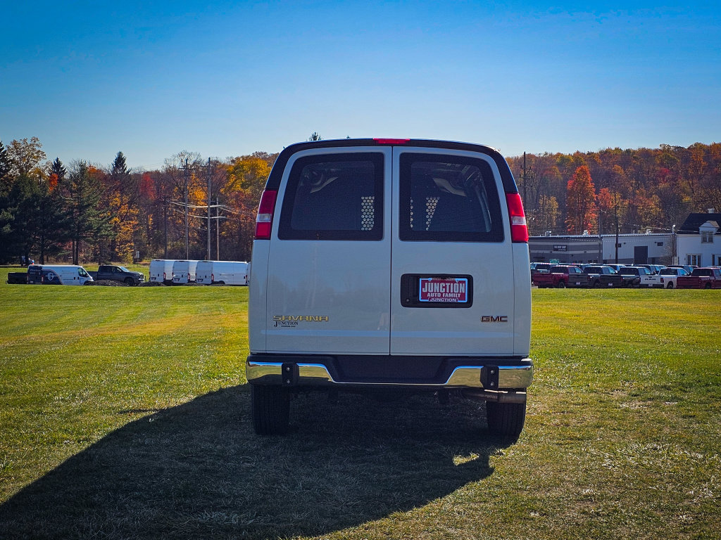 Used 2025 GMC Savana 2500 w/ Driver Convenience Package RWD image 4