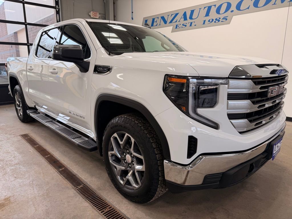 Used 2024 GMC Sierra 1500 SLE w/ Preferred Package image 2