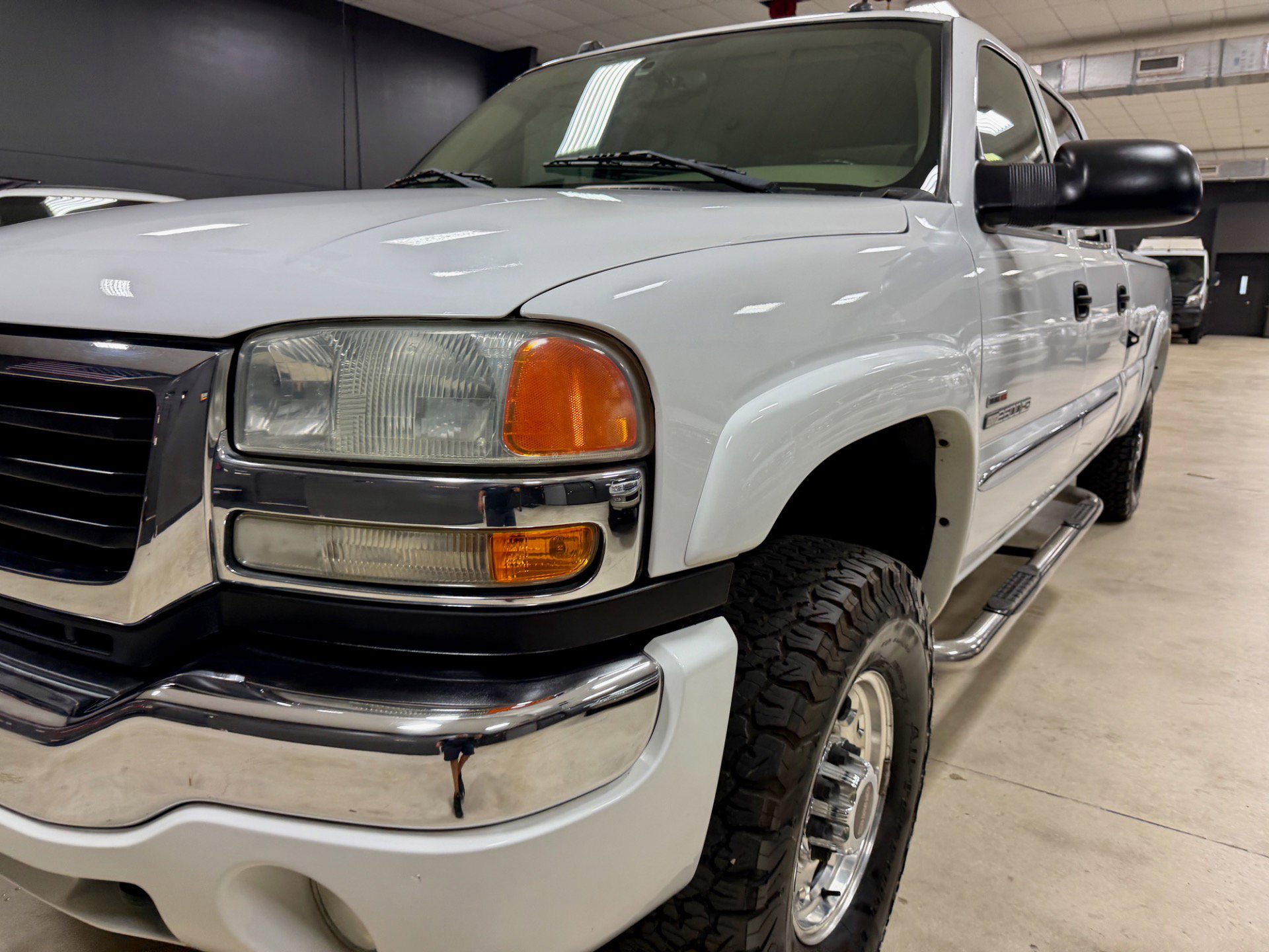 Used 2004 GMC Sierra 2500 SLT w/ Heavy-Duty Power Package AWD/4WD image 16