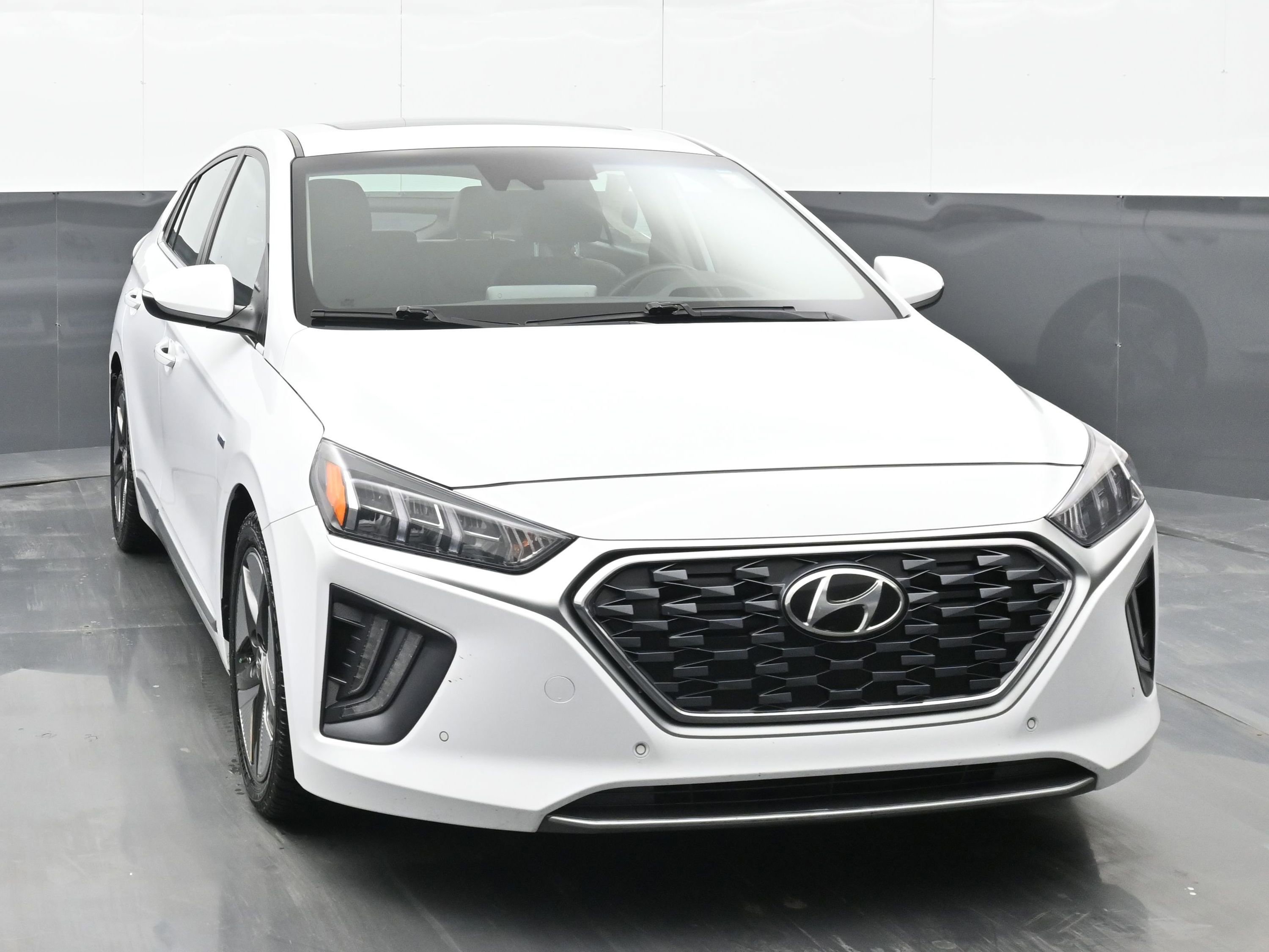 Used 2020 Hyundai Ioniq Limited image 3