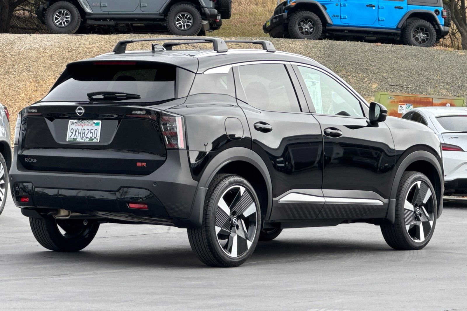 Used 2025 Nissan Kicks SR FWD image 4