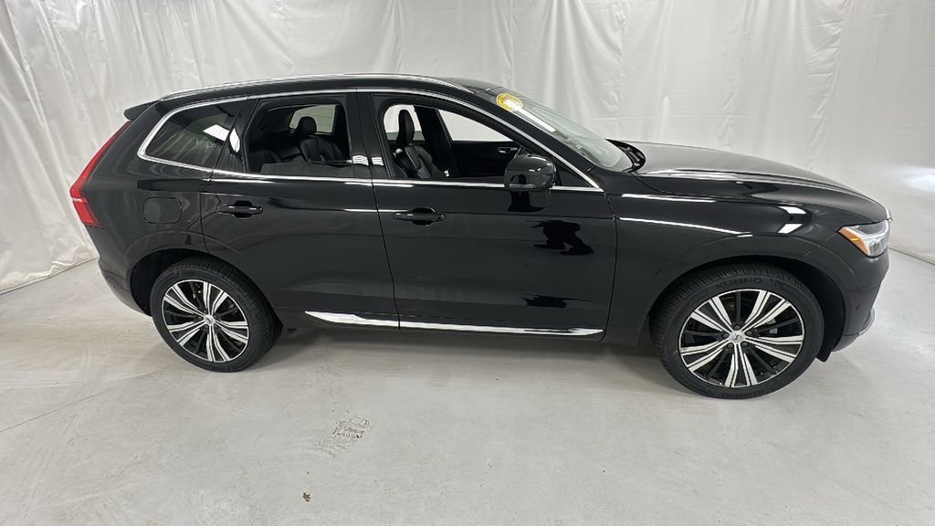 Used 2023 Volvo XC60 B5 Plus w/ Climate Package image 2