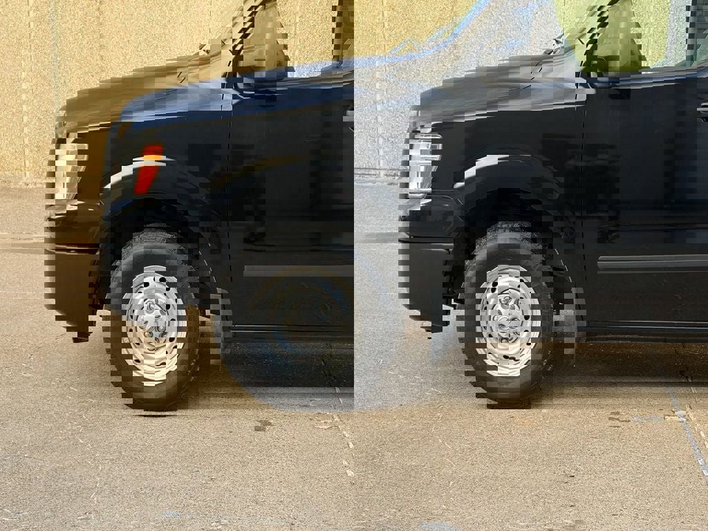 Used 2018 Nissan NV 3500 S image 5