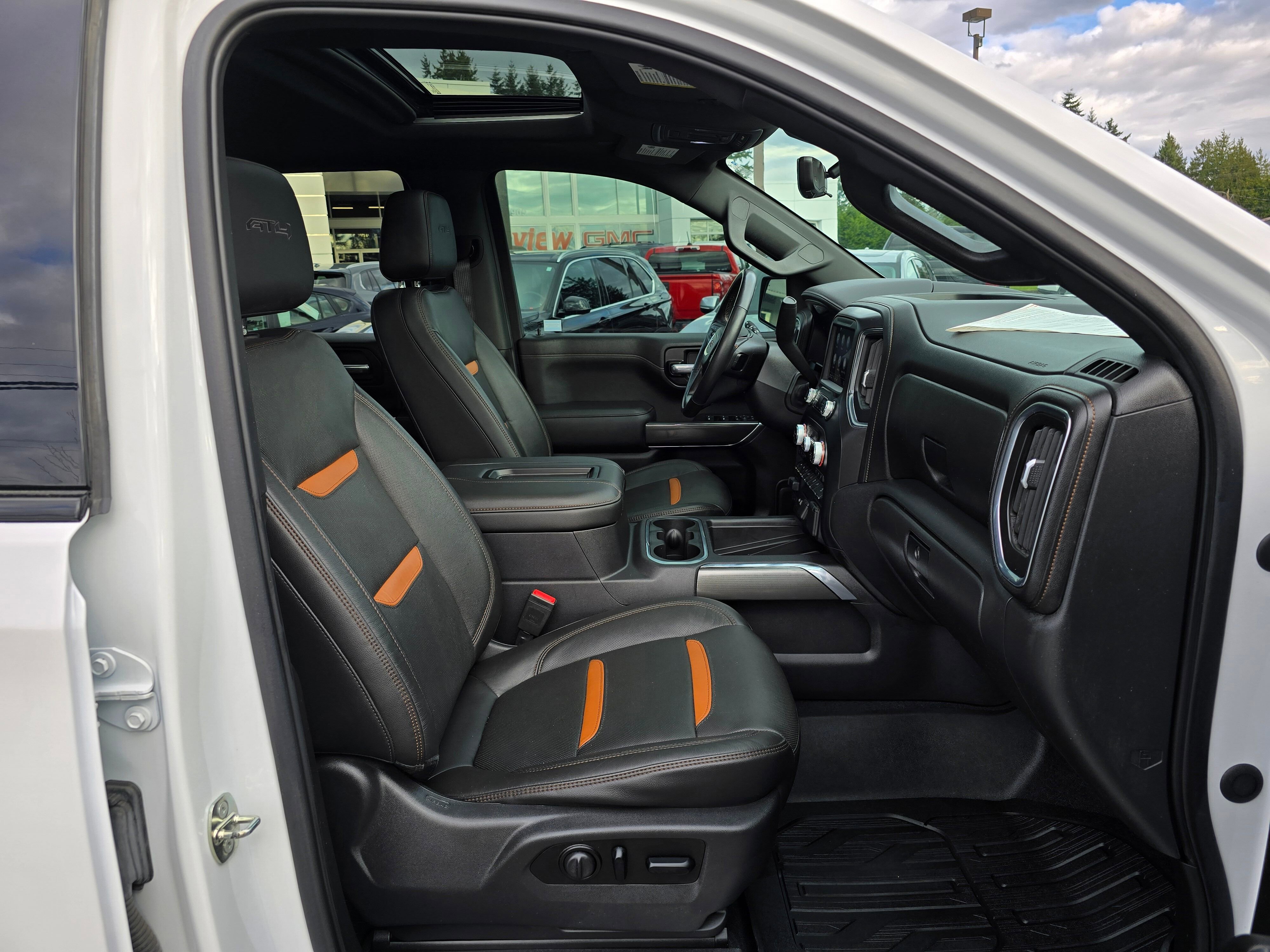 Used 2020 GMC Sierra 1500 AT4 w/ AT4 Premium Package AWD/4WD image 11