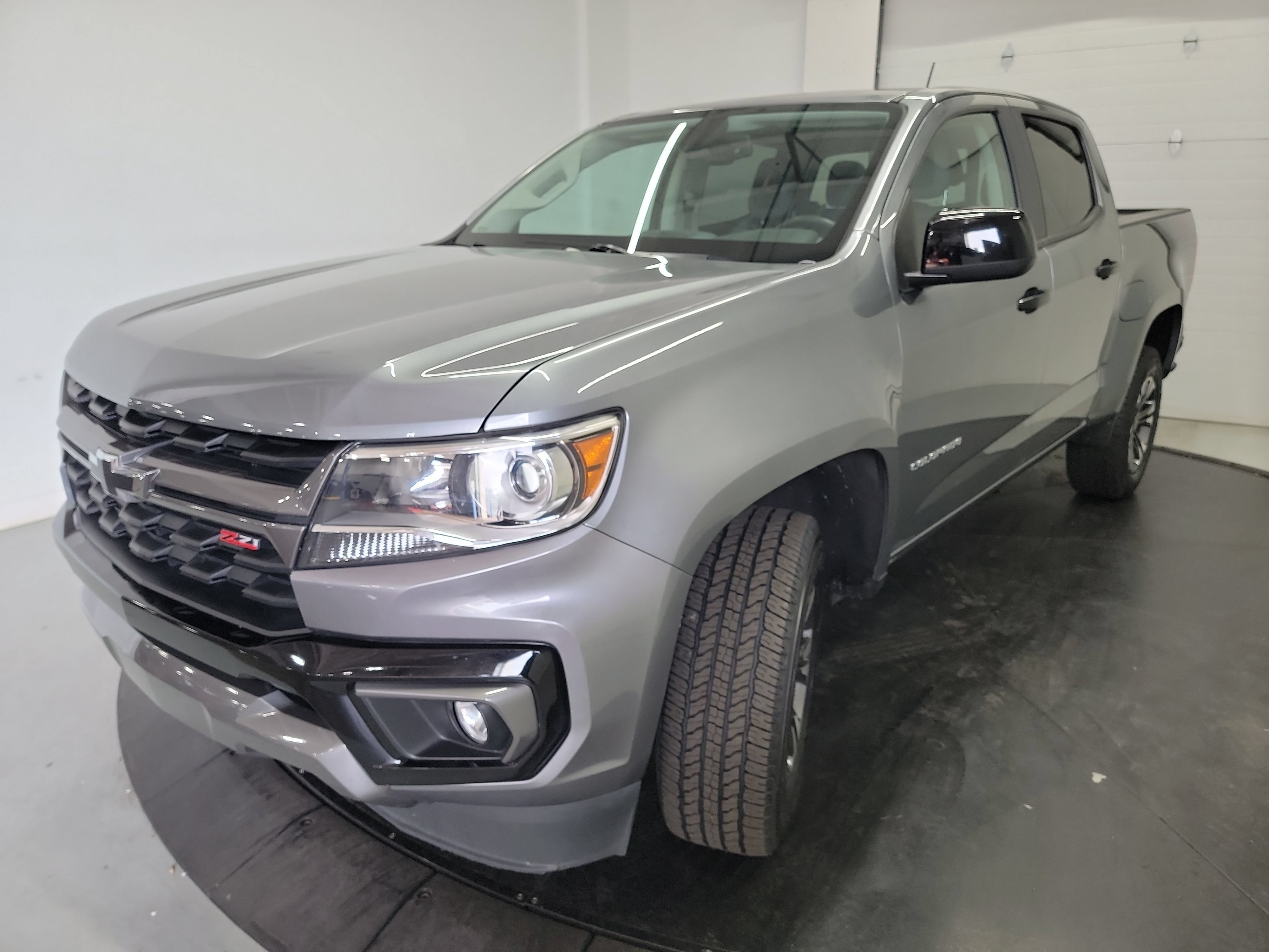 Used 2022 Chevrolet Colorado Z71 AWD/4WD image 3