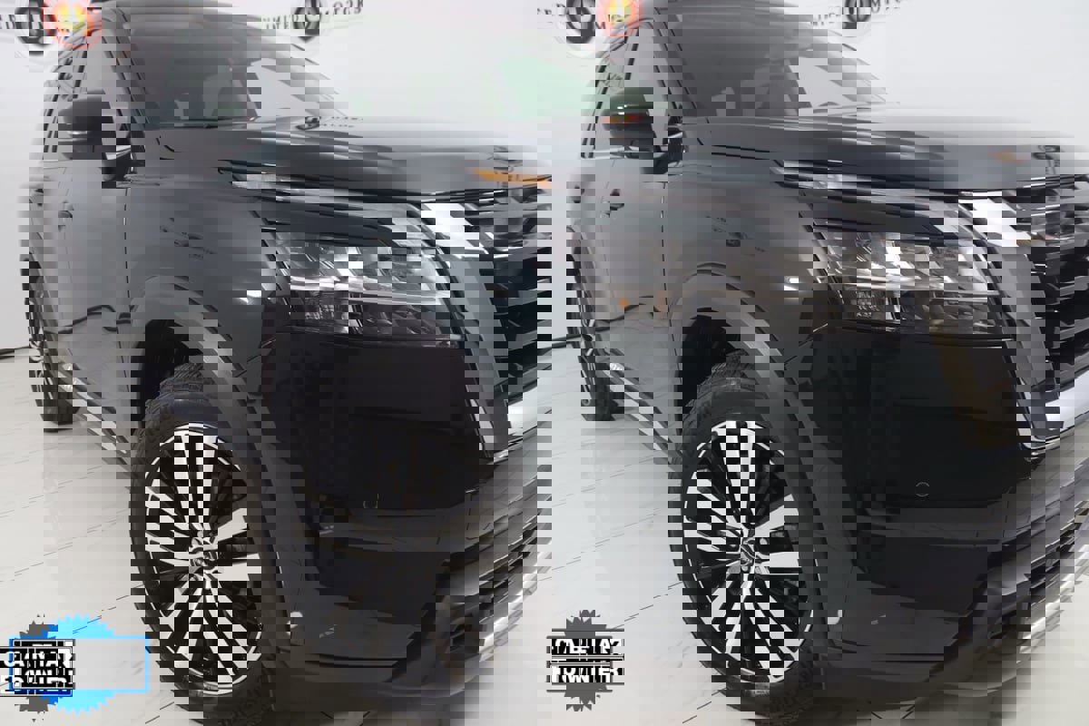 Used 2024 Nissan Pathfinder Platinum w/ Cargo Package image 19