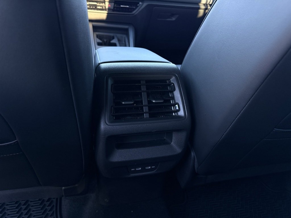 Used 2025 Volkswagen Tiguan SE R-Line image 26