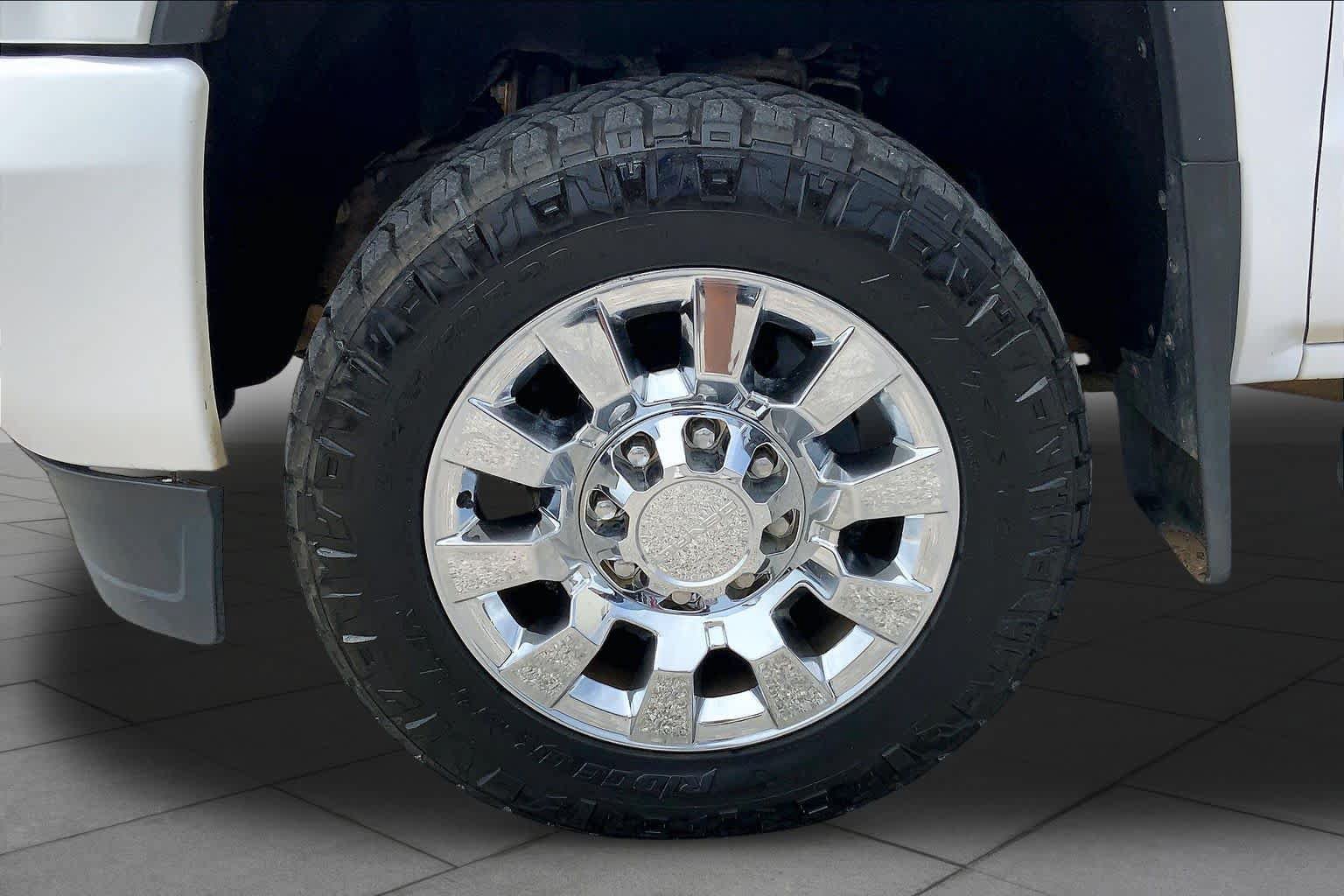 Used 2019 GMC Sierra 2500 Denali w/ Duramax Plus Package AWD/4WD image 11