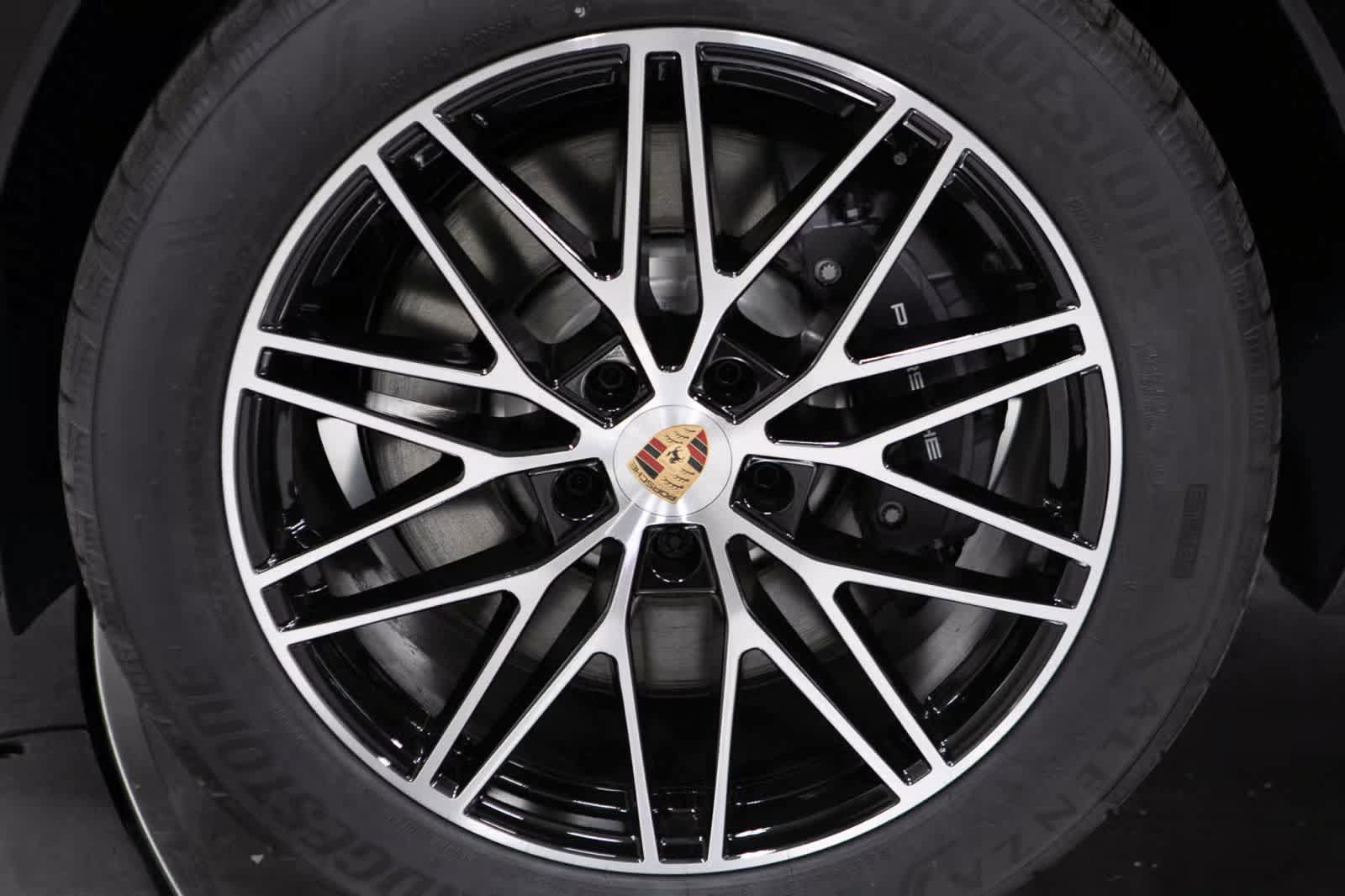 Certified 2025 Porsche Cayenne E-Hybrid AWD/4WD image 11