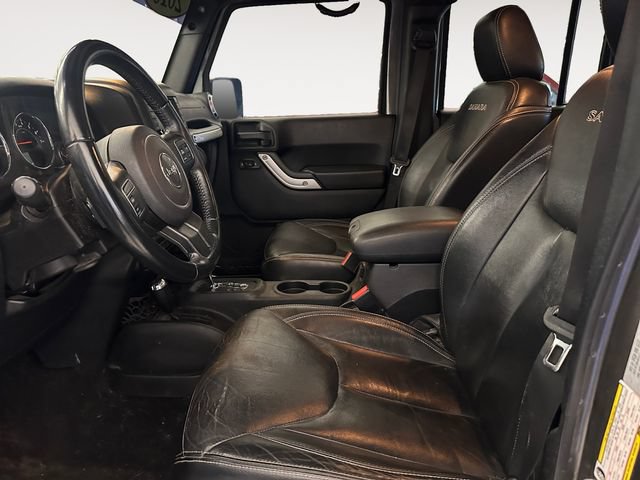 Used 2016 Jeep Wrangler Unlimited Sahara w/ Dual Top Group AWD/4WD image 9
