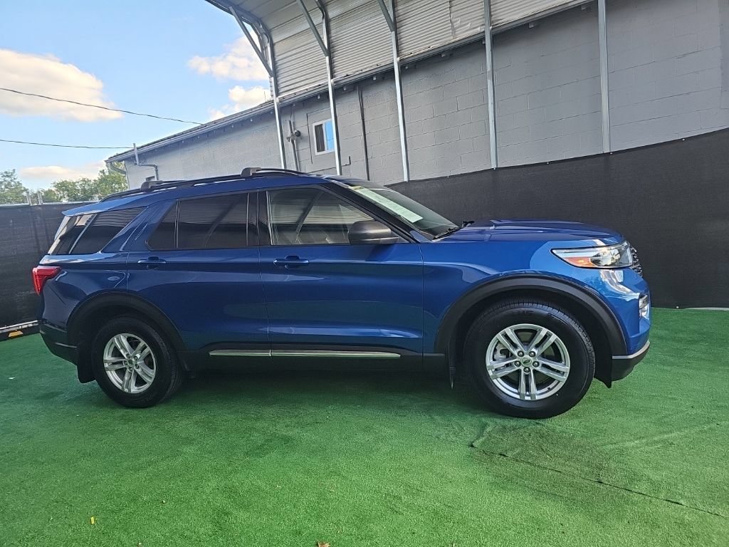 Used 2020 Ford Explorer XLT w/ Equipment Group 202A AWD/4WD image 2