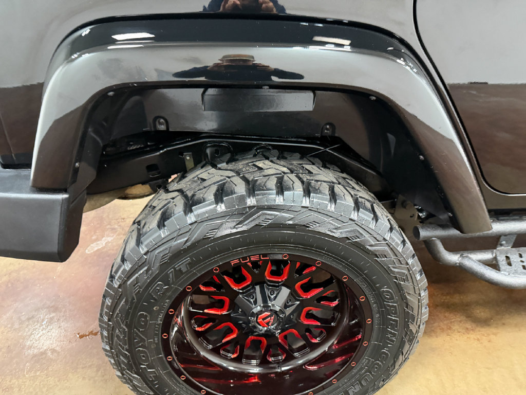 Used 2015 Jeep Wrangler Unlimited Sahara w/ Connectivity Group AWD/4WD image 93