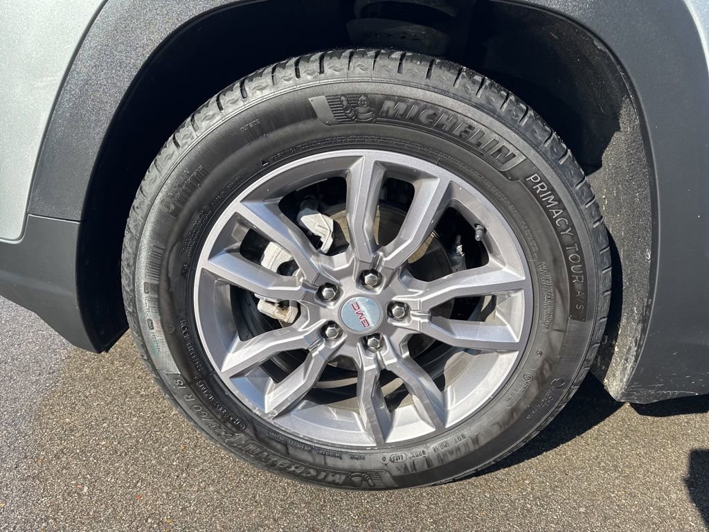 Used 2024 GMC Terrain SLT image 32