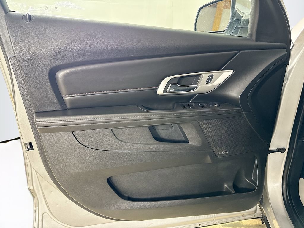 Used 2017 GMC Terrain SLT image 9