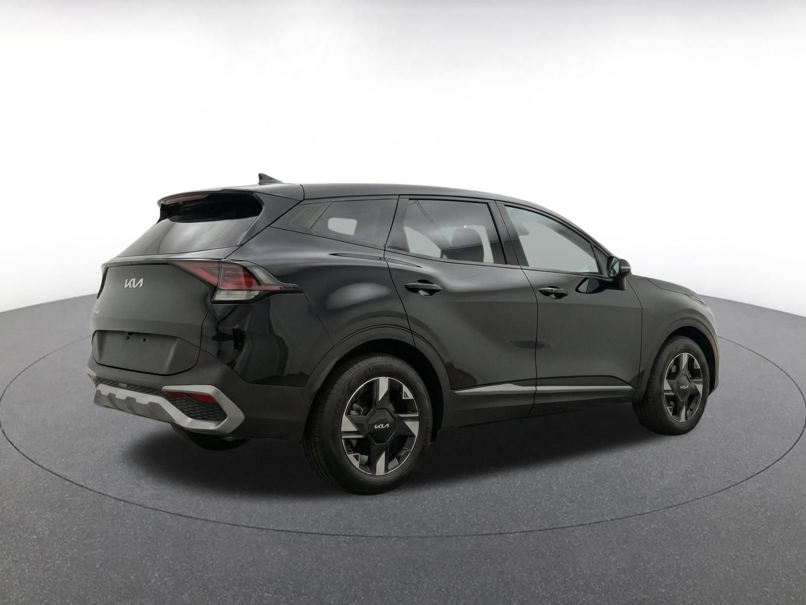 Used 2026 Kia Sportage LX FWD image 8