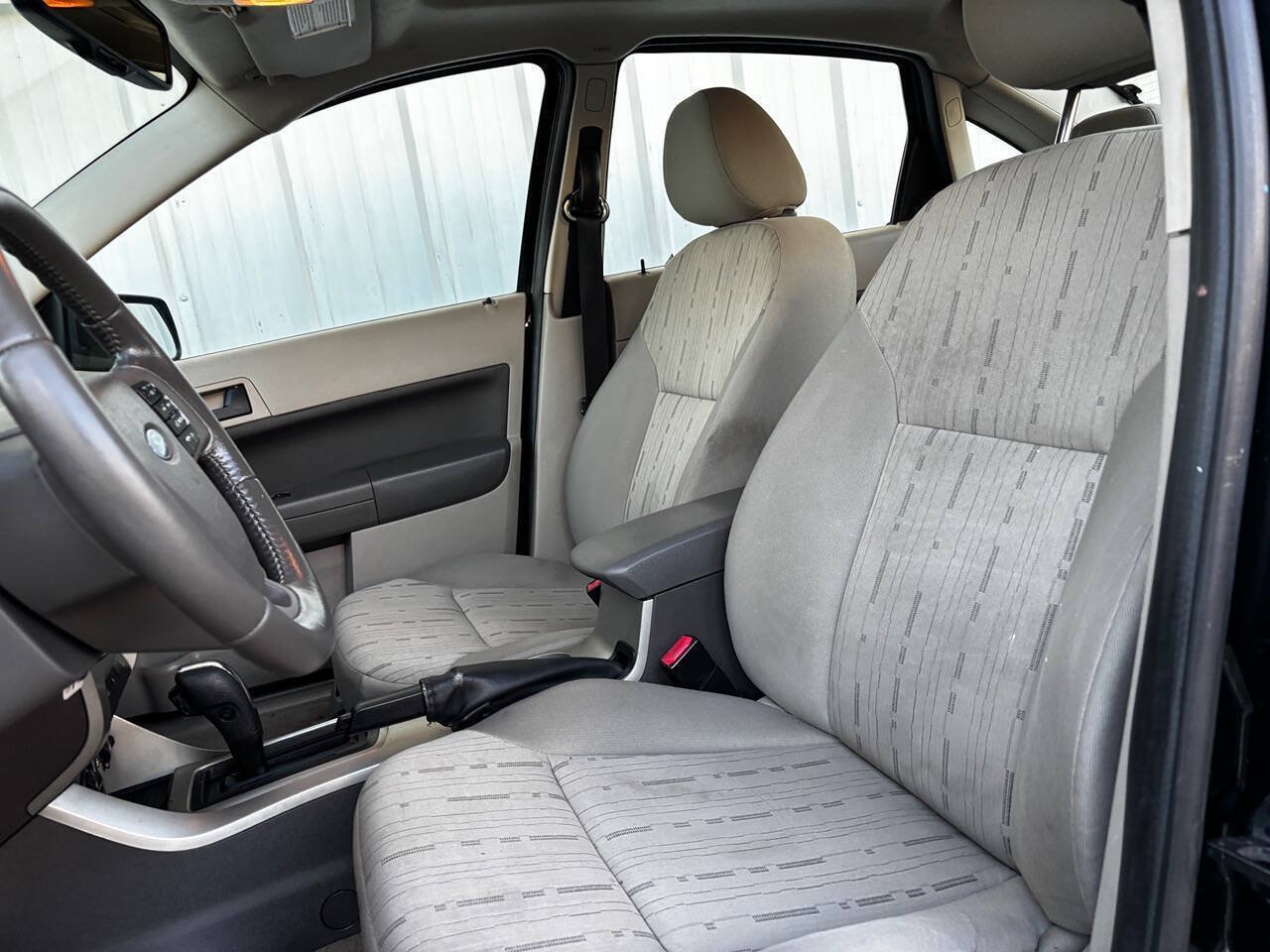 Used 2010 Ford Focus SE FWD image 11