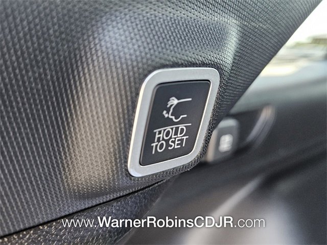 New 2025 Jeep Grand Cherokee Altitude image 13