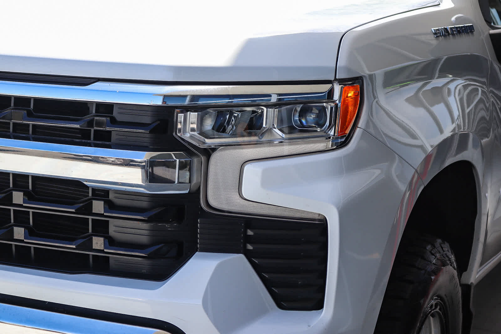 Used 2025 Chevrolet Silverado 1500 LT RWD image 7