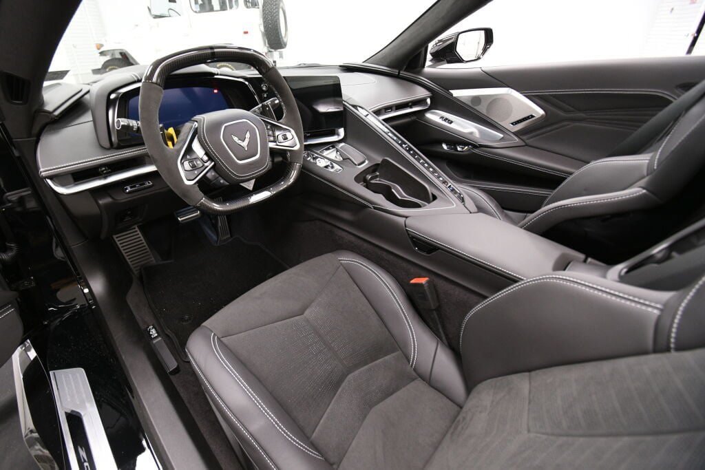Used 2024 Chevrolet Corvette Z06 RWD image 15