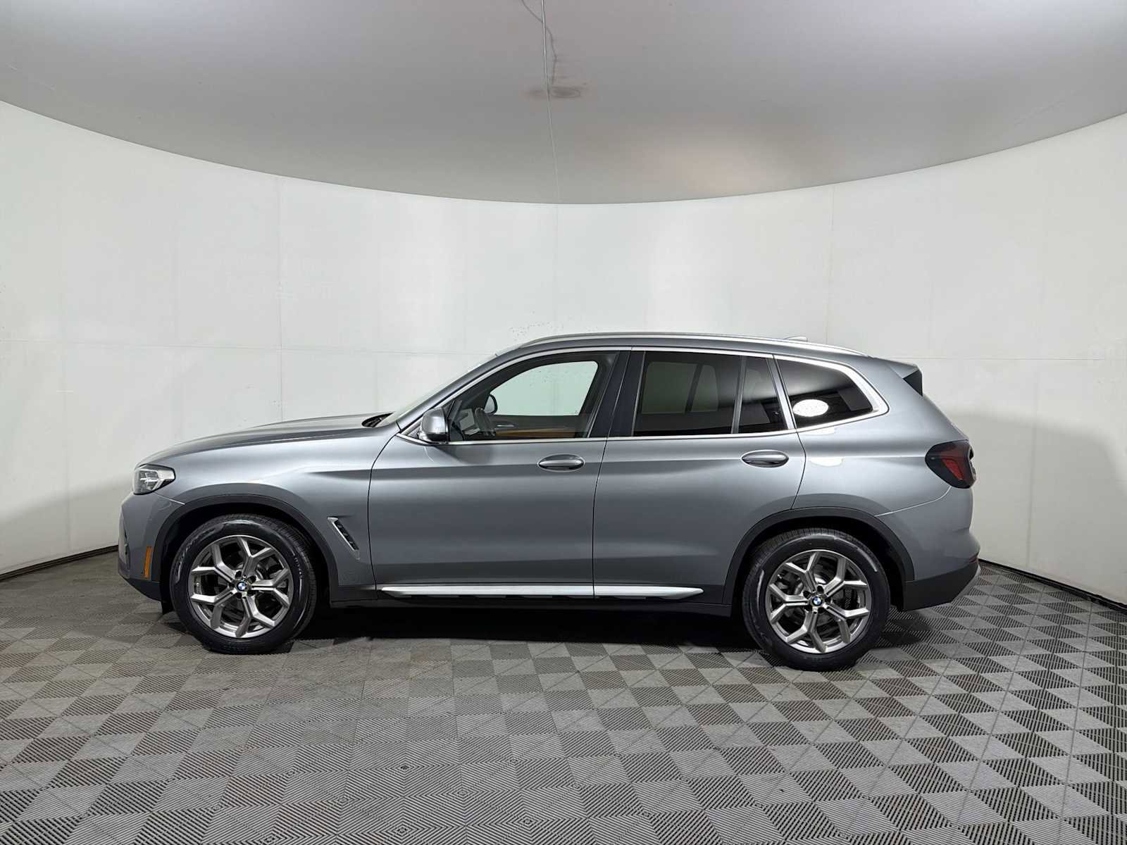 Certified 2023 BMW X3 xDrive30i w/ Premium Package w/ZPA AWD/4WD image 4