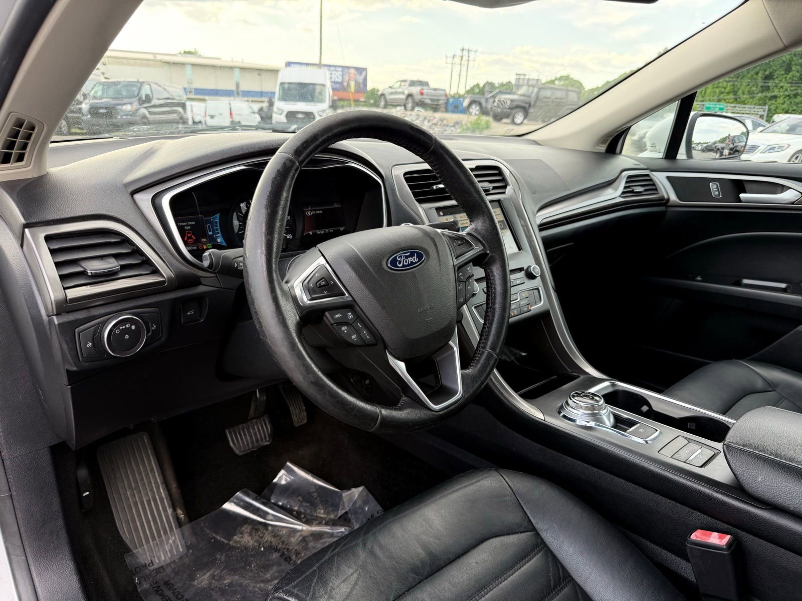 Used 2018 Ford Fusion SE w/ Equipment Group 602A FWD image 15