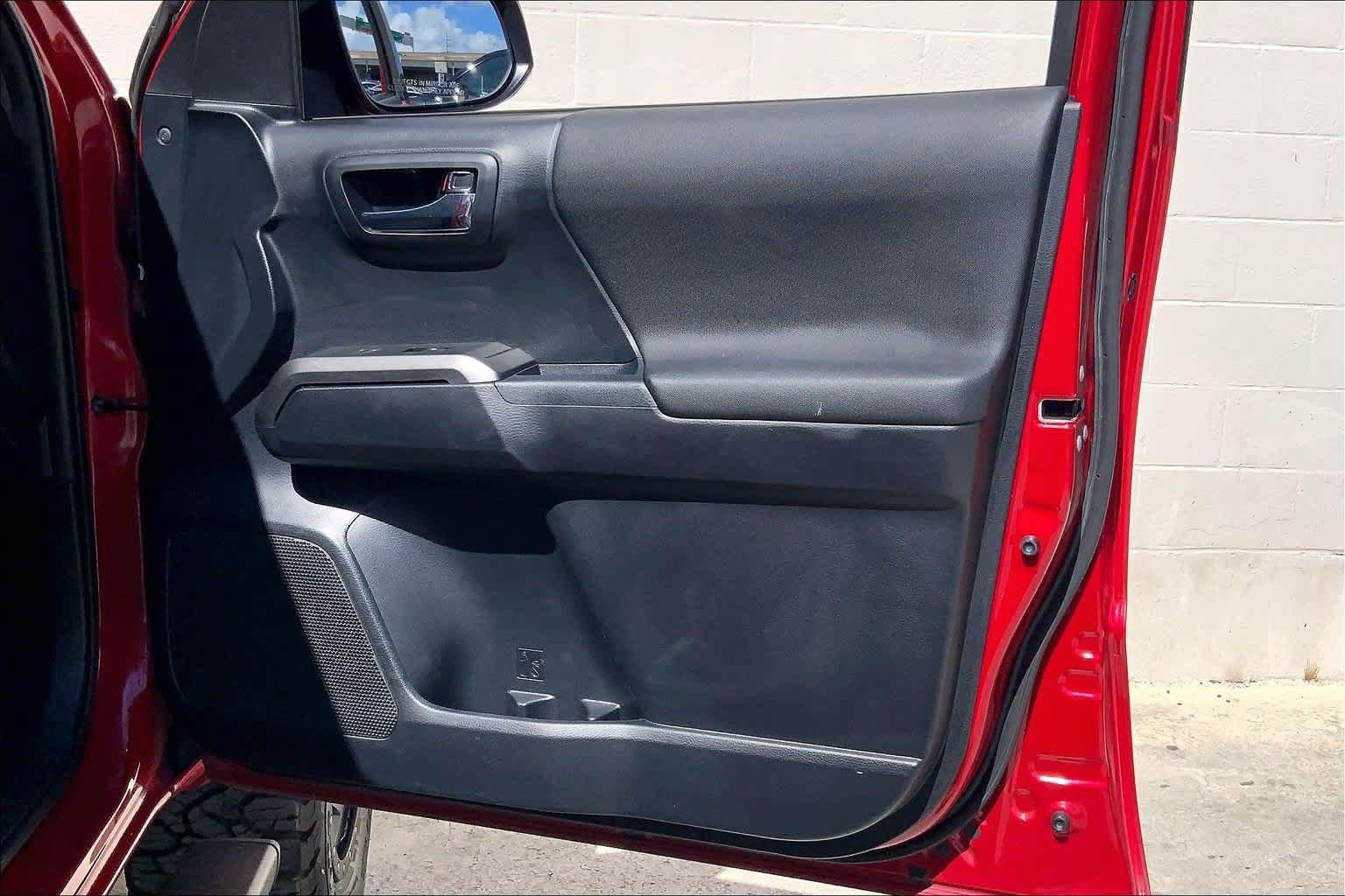 Used 2018 Toyota Tacoma TRD Sport RWD image 28