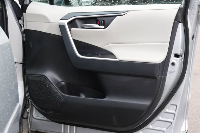 Used 2025 Toyota RAV4 XLE FWD image 32