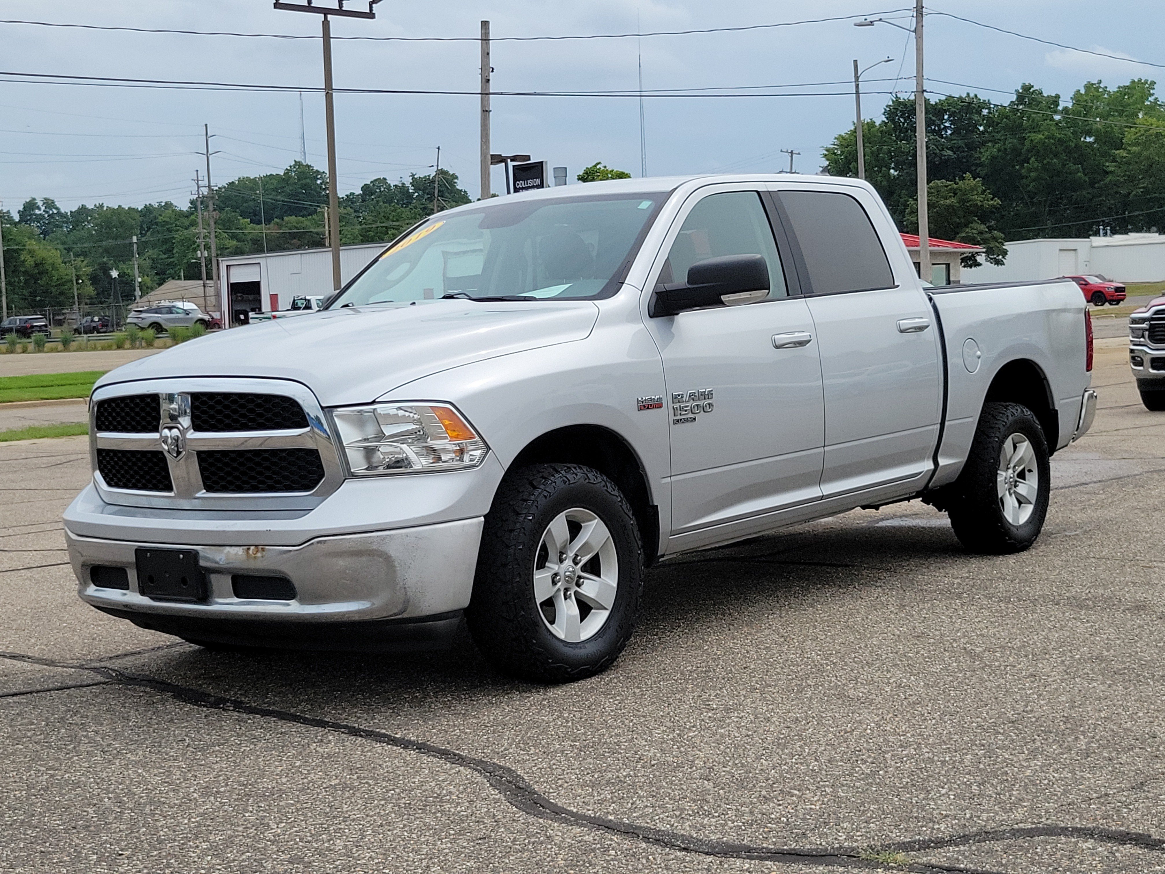 Used 2019 RAM 1500 Classic SLT w/ Luxury Group AWD/4WD image 2
