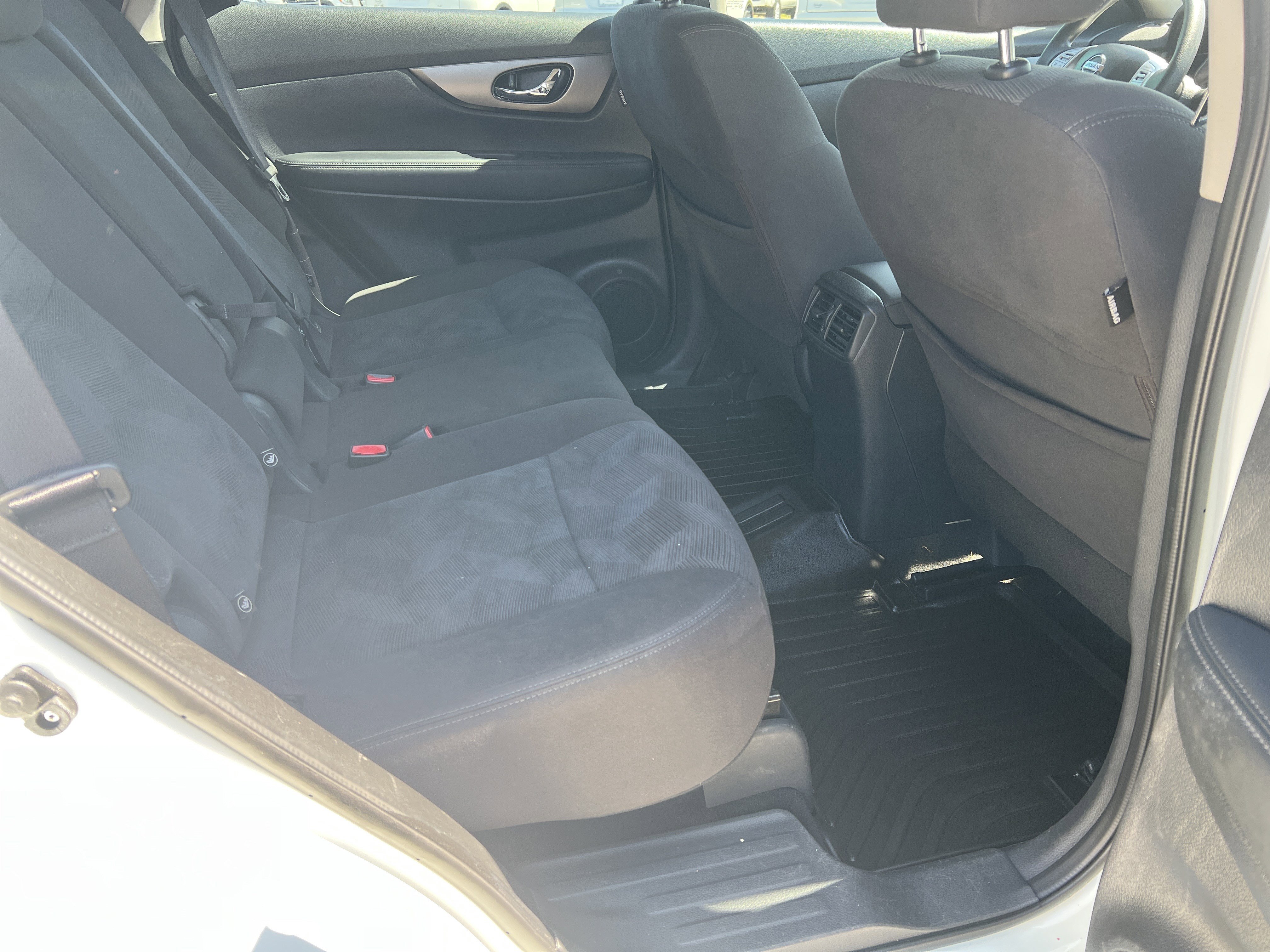 Used 2016 Nissan Rogue S image 16