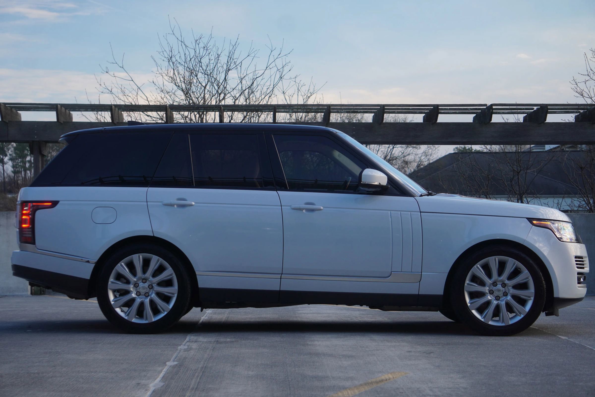 Used 2017 Land Rover Range Rover Supercharged AWD/4WD image 22