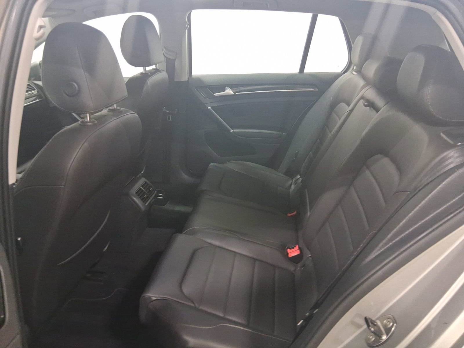 Used 2015 Volkswagen Golf 4-Door image 15