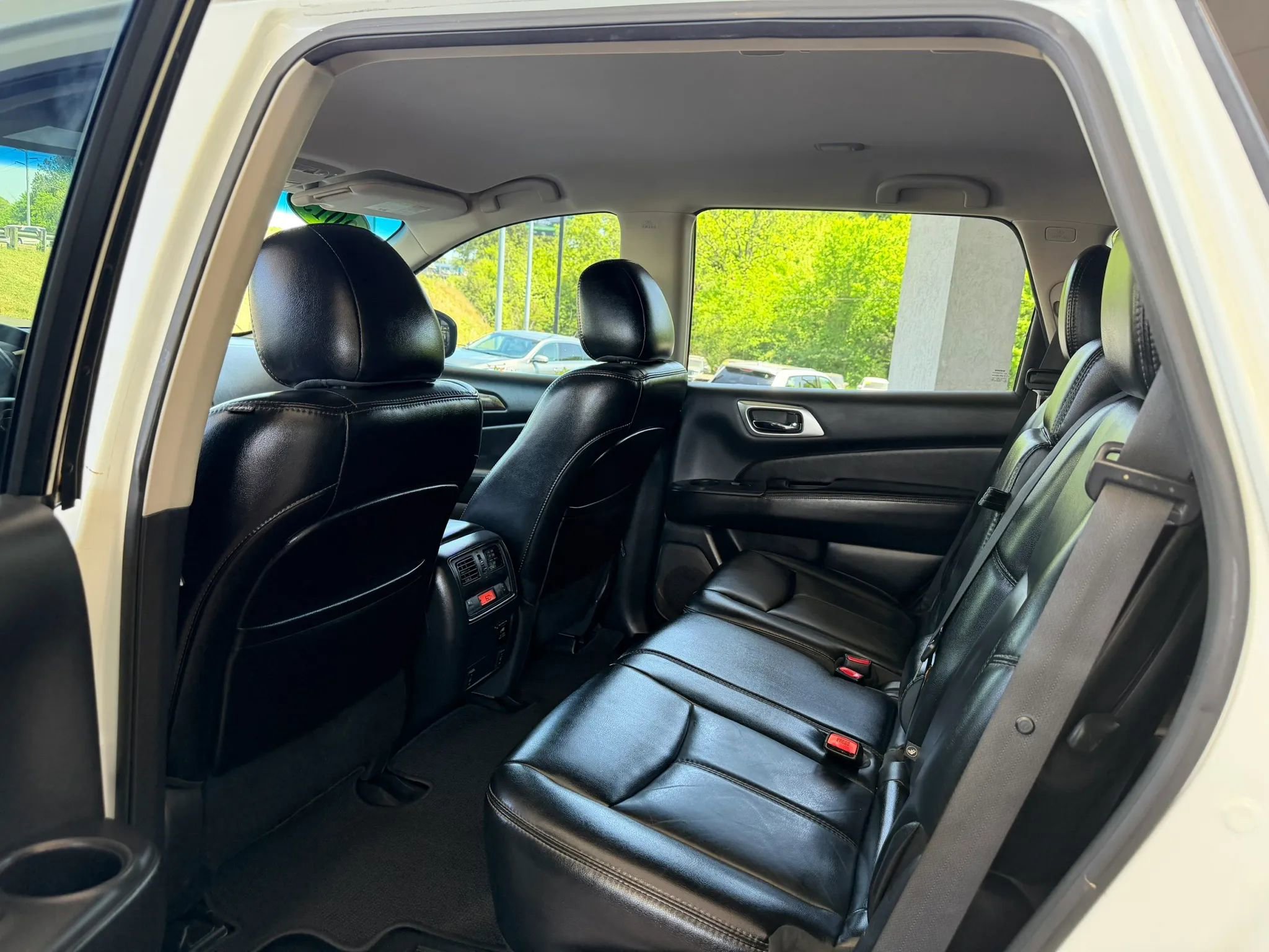 Used 2015 Nissan Pathfinder SL w/ SL Tech Package FWD image 22