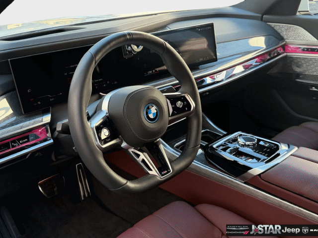 Used 2025 BMW i7 xDrive60 w/ Premium Package AWD/4WD image 29