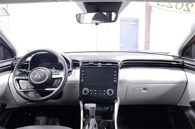 Used 2023 Hyundai Tucson SE image 16